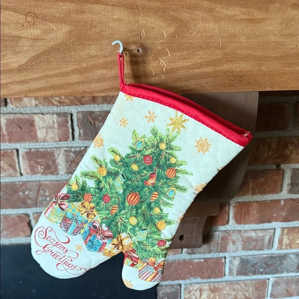 Seasonal Holiday Oven Mitts - Red & Green Christmas Tree Design